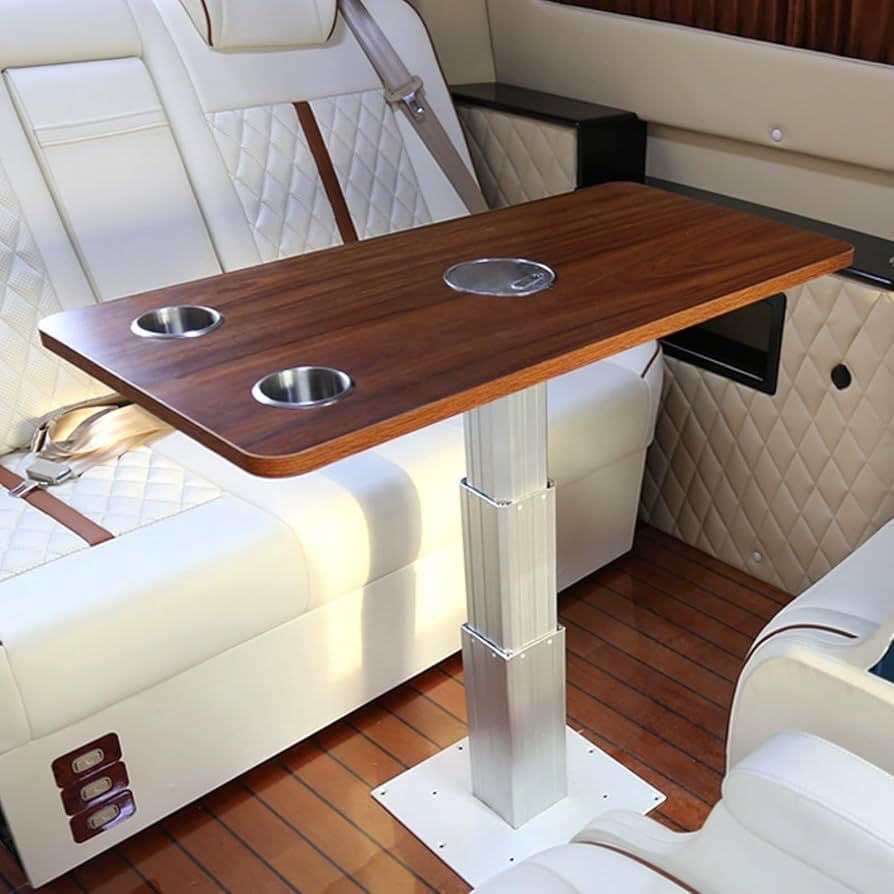 テーブルの組み合わせを変えて、リビングスペースのレイアウトを自由に楽しむキャンプ情報メディア LANTERN – ランタン