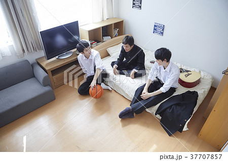 女友達と飲みに行ったのを男友達と行ったことにする」「ひとり旅だけど、『友達と旅行』と言う」 。恋人についた「つく必要のないウソ」は？社会人生活・ライフ社会人ライフフレッシャーズ マイナビ