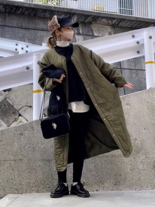 １泊２日の「旅バッグの中身」 アクティブな冬の旅は「全身黒コーデ」が便利！スタイリスト流の小物使いとは？旅好きスタイリスト&エディターに聞きました 冬の「一泊二日旅」、何を着る？何持っていく？mi-mollet ミモレ明日の私へ、小さな一歩