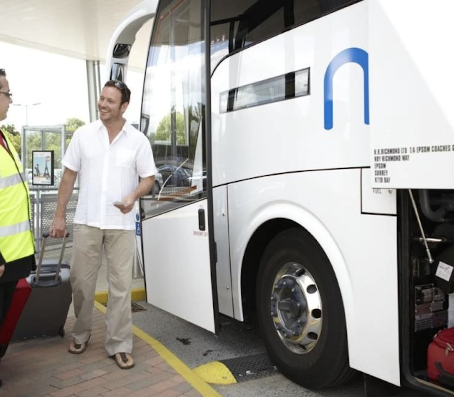ガトウィック空港駅によるパディントン駅から列車、 バス、 自動車、 タクシー、 タウンカー、