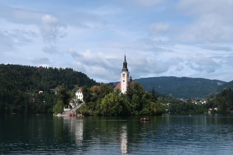 ブレッド湖 でスロベニアの神秘的な絶景を観光！ 行き方