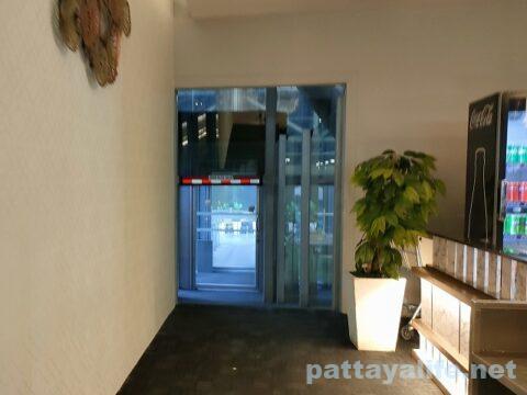 スワンナプーム空港の喫煙所情報まとめ 2025年8月- パタヤ千夜一夜