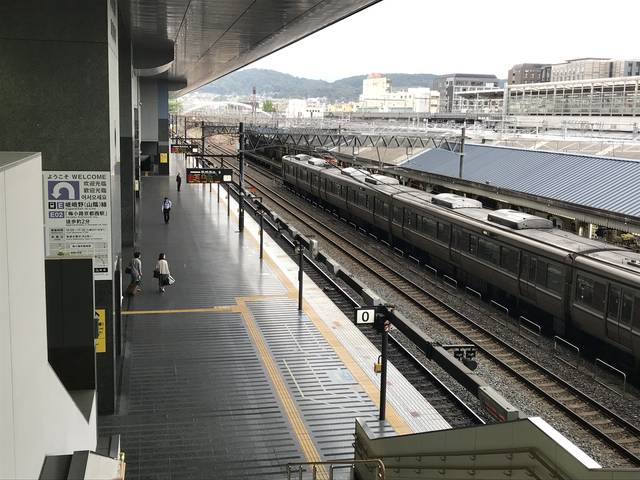 京都駅０番線の陶板レリーフ: 洋洋日記