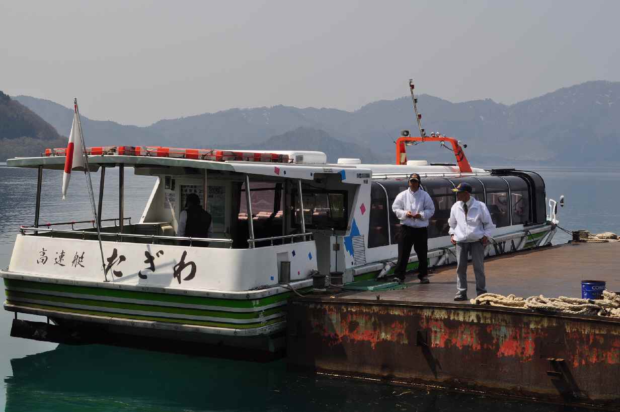 魅惑の紅葉と壮大な富士山の景色 – 箱根の芦ノ湖公式 箱根小涌園 天悠