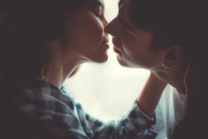 ハムハムキスとはどんなキス？ やり方やキスをする心理を解説｜「マイナビウーマン」