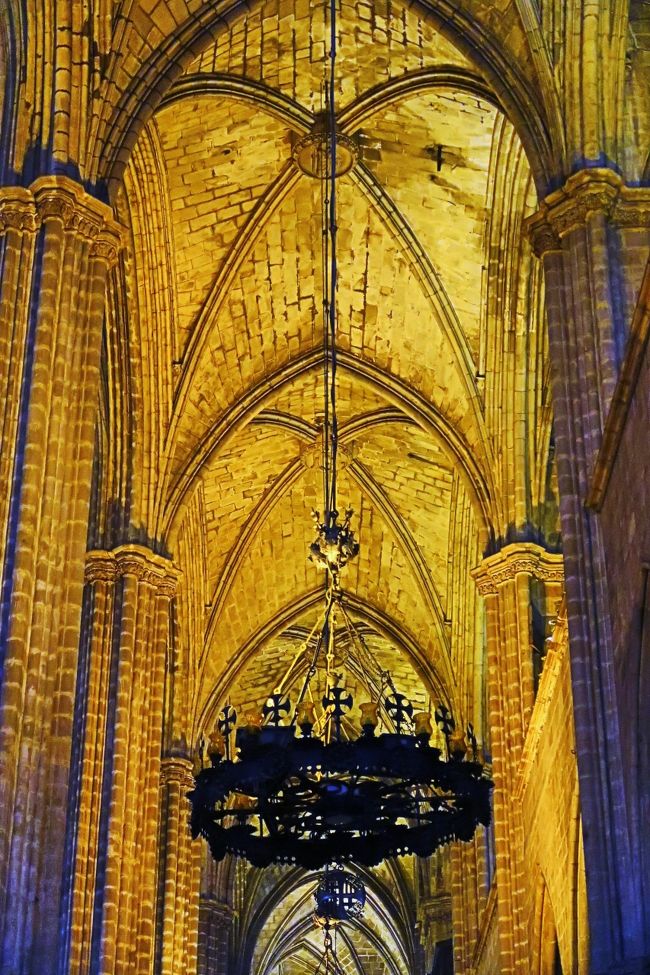 最新 サンタ・エウラリア大聖堂 -