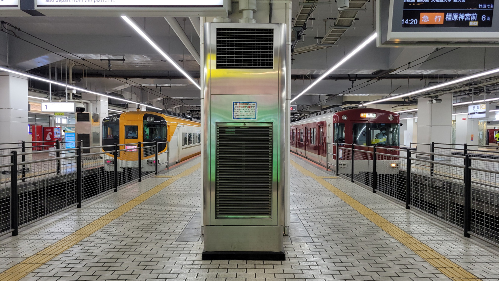 早朝の近鉄京都駅改札口の写真素材76303259- PIXTA