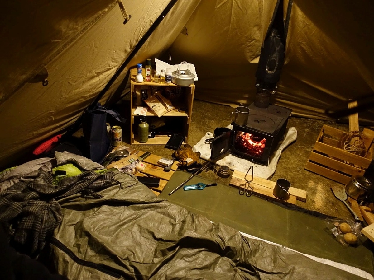 ソロキャンプのレイアウトを楽しむ！ギアの配置とスタイル例 - .HYAKKEI1