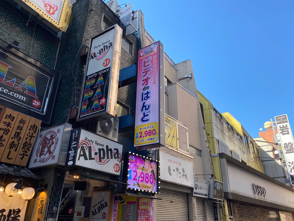 動画】新宿駅とかいう全裸に誰も反応しない魔窟ｗｗｗｗｗｗｗｗｗ : アナ速‐女子アナ画像速報