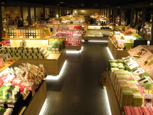 嵐山のメインストリート 写真素材4409884- フォトライブラリ