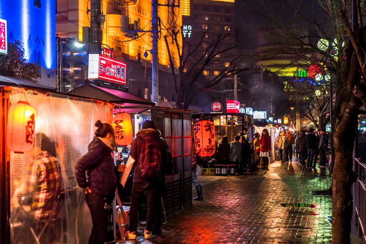 福岡の飲み歩きなら屋台がおすすめ！はしご酒で楽しい夜を旅の特集公式 福岡県の観光 旅行情報サイト「クロスロードふくおか」