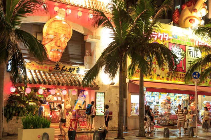 ディープで楽しいコザの夜を徘徊する旅特集たびらい