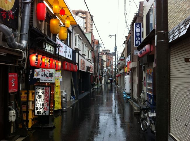 大阪十三のションベン横丁 : レトロな建物を訪ねて