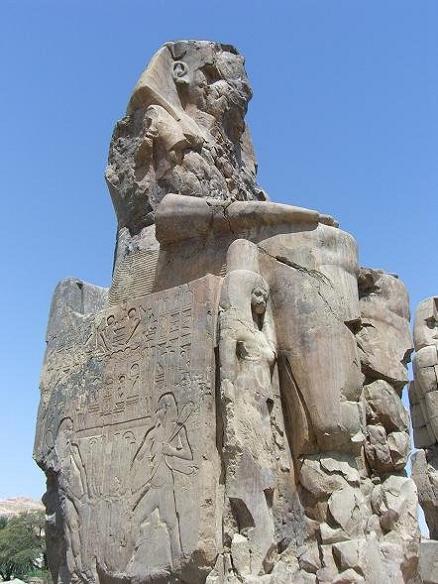 メムノンの巨像を訪れる：チケット、営業時間、歴史