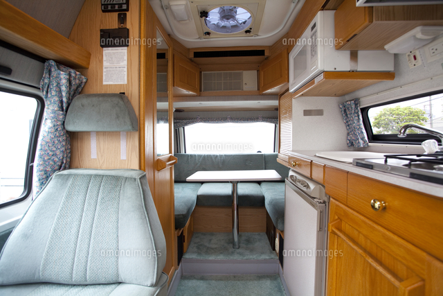 車内高を310mmも拡張した余裕の室内高やベッド展開が自慢のハイルーフキャンピングカーCAR GoodsPress