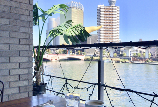 隅田川をのんびり散策♪ランチやスイーツが人気の「おしゃれカフェ」に寄り道しようキナリノ