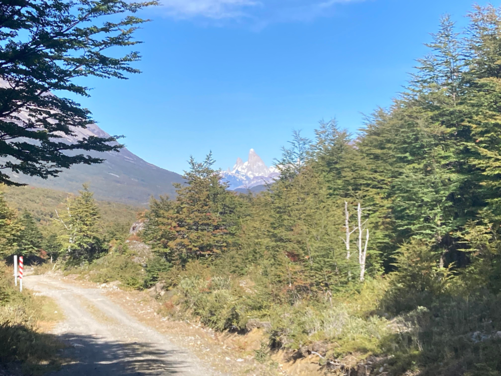 チリ・アルゼンチン国境 アンデス山脈111921259 の写真素材 - アフロ