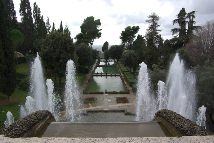 汐留のイタリア街と，12体の美しい白の彫像があるイタリア公園』汐留 東京 の旅行記・ブログ by