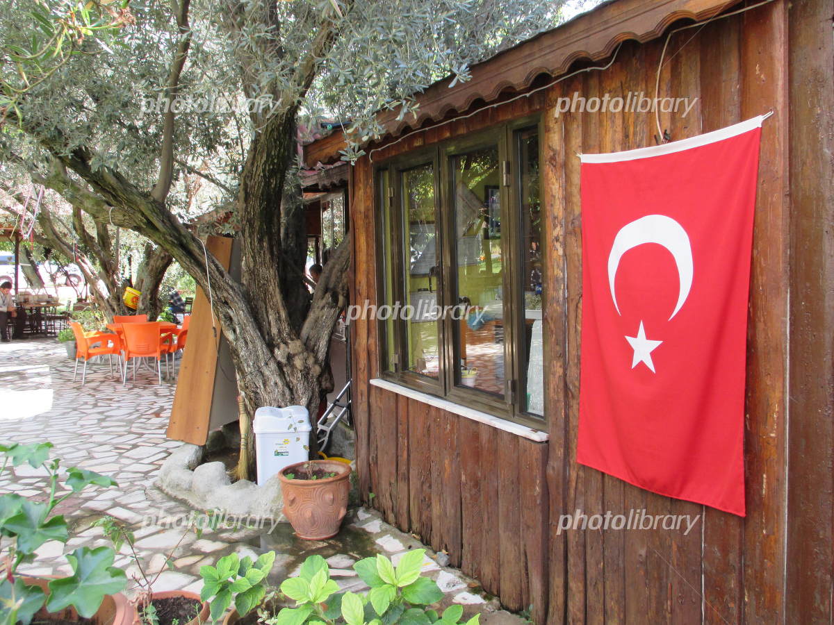 トルコ国旗の意味や由来は？オスマン帝国から続く歴史や似ている国旗も紹介ターキッシュ・カルチャークラブ