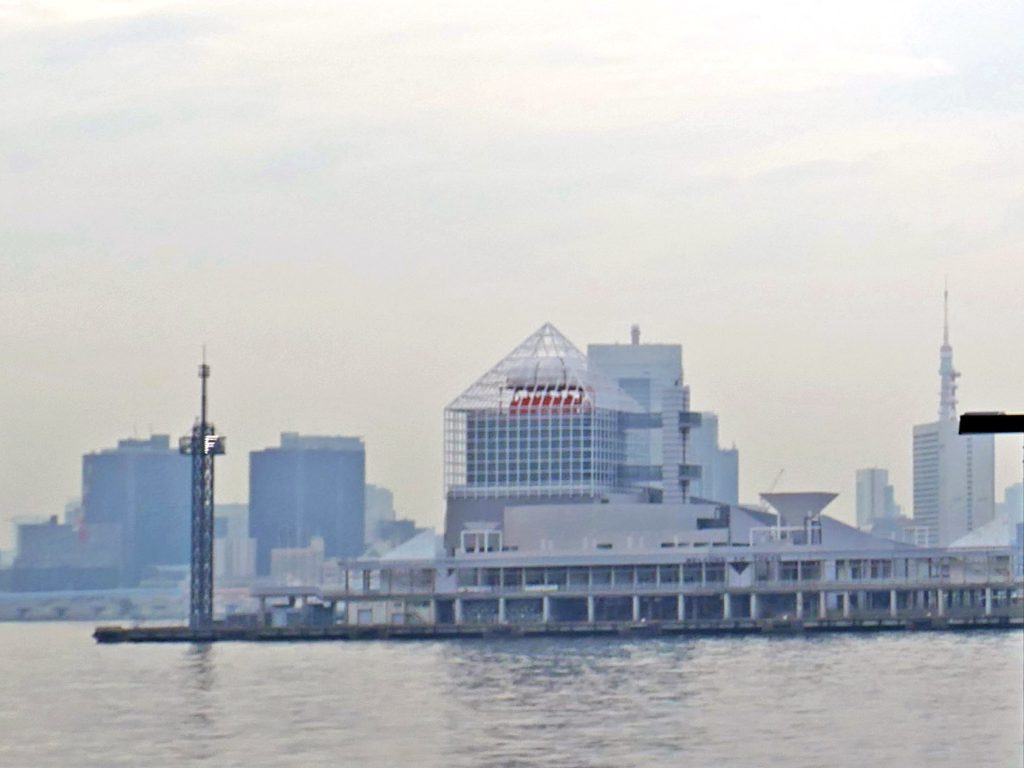 東京都 晴海客船ターミナルと高層マンション街 写真素材6629570- フォトライブラリ