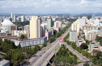 北朝鮮の首都、平壌の金日成の中央広場に建つ政府の建物の眺め写真素材67642552Shutterstock