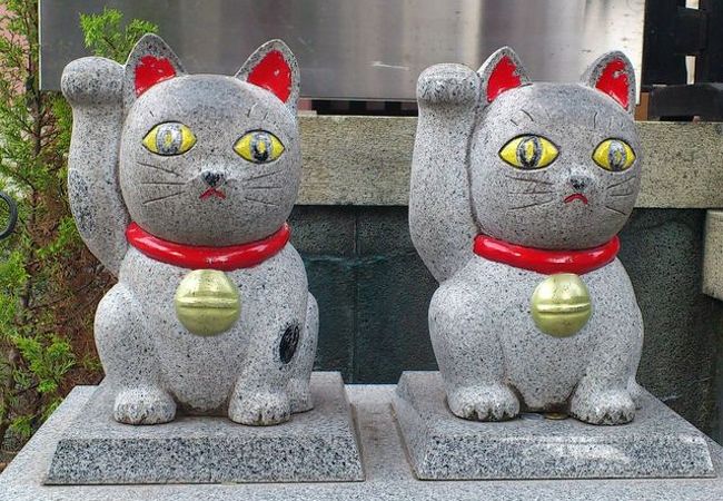 今戸神社の待ち受けにできる招き猫の写真を撮りブレスレットを見てきた神社めぐりなどパワースポットへ金運アップ恋愛運祈願も