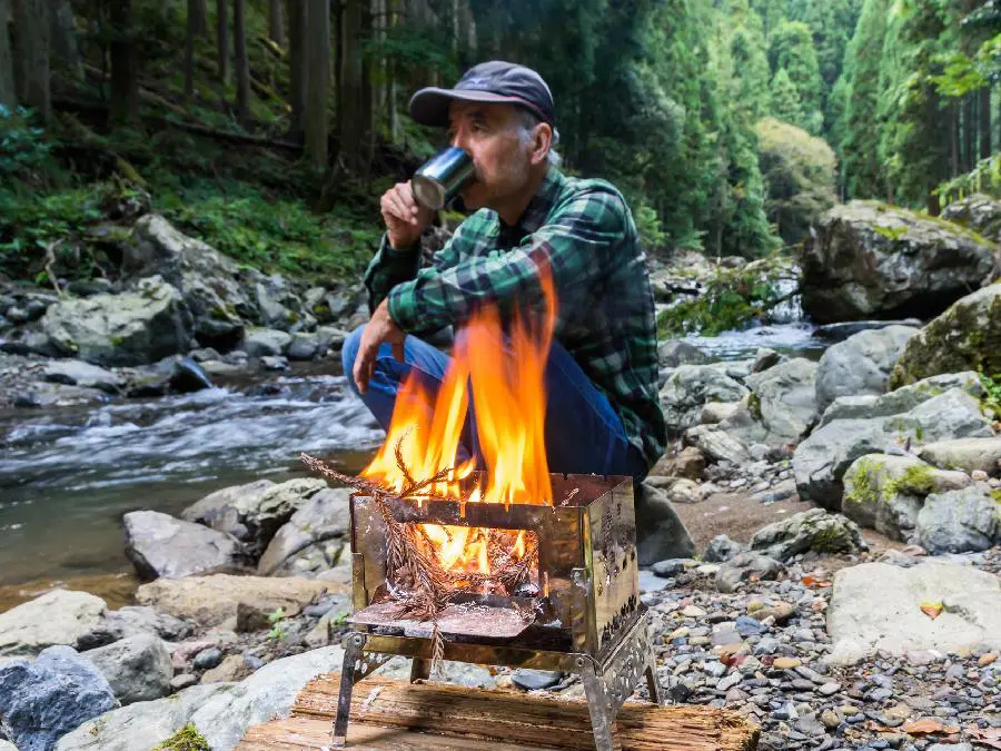 超簡単なおすすめソロキャンプ飯！ウッドグリルなら初心者でも簡単？ - Select EC