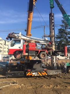 エンジン手持ち杭打機 穴あけ 排気量26ml