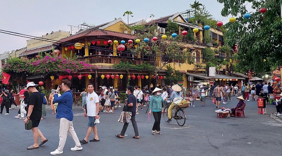 2025 カラフルな夜のホイアン、ウォーキングツアー、ランタン付きボートライド、ナイトマーケット、提供元：Golden Bridge