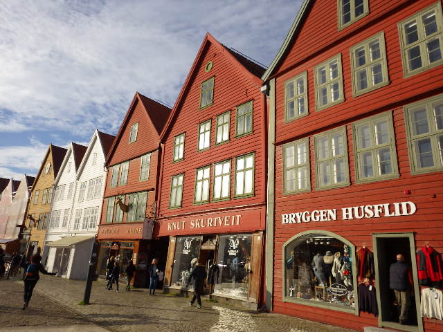 ベルゲン、世界遺産ブリッゲンとフロイエン山』ベルゲン ノルウェー の旅行記・ブログ by ＹＦ二人旅さん