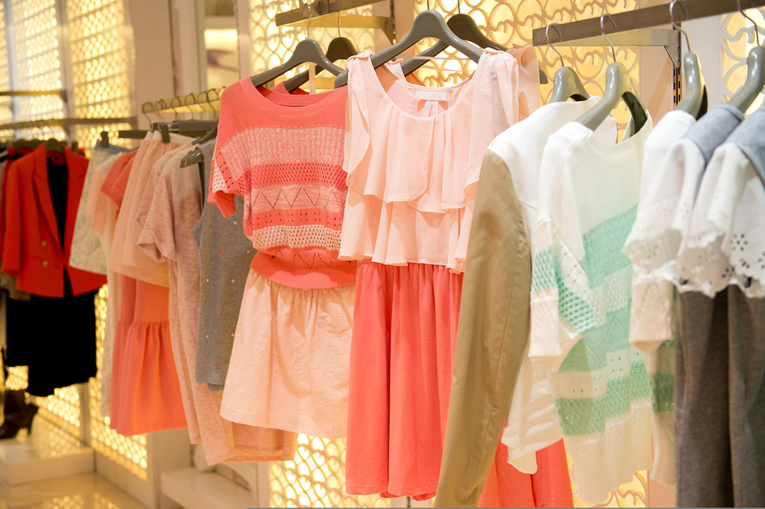 22,245 ウィンドーショッピング Stock