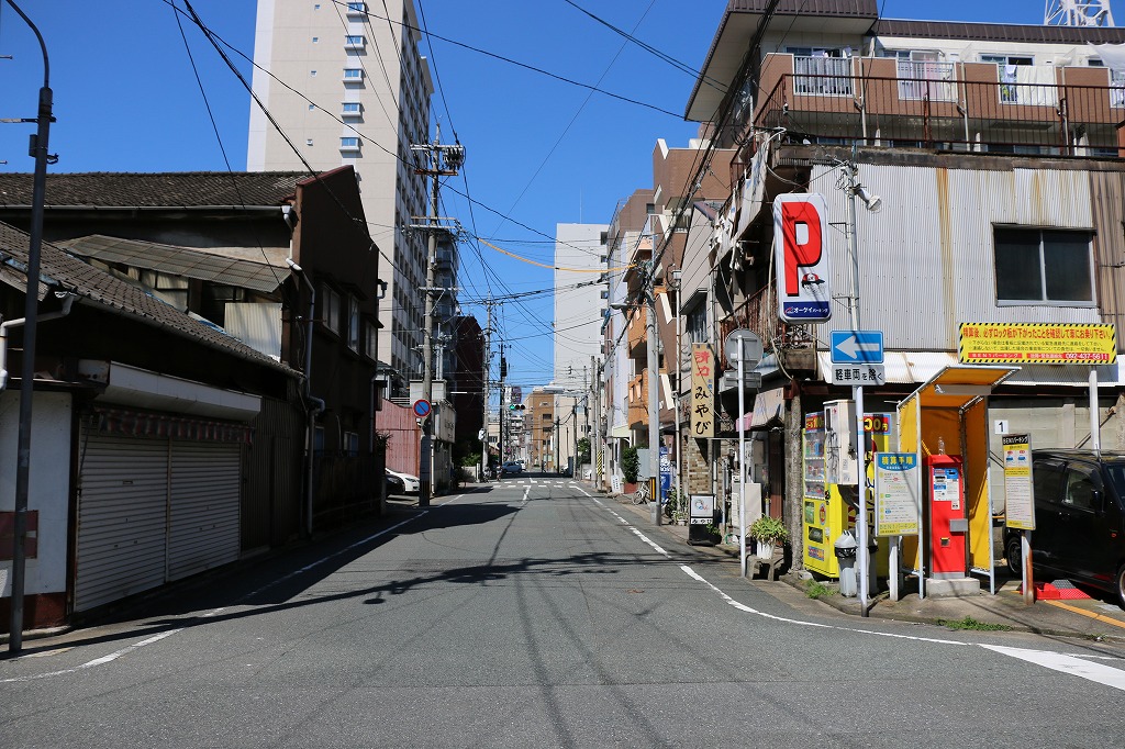 博多コネクション 「ひっそりと佇む名所・奈良屋」 |