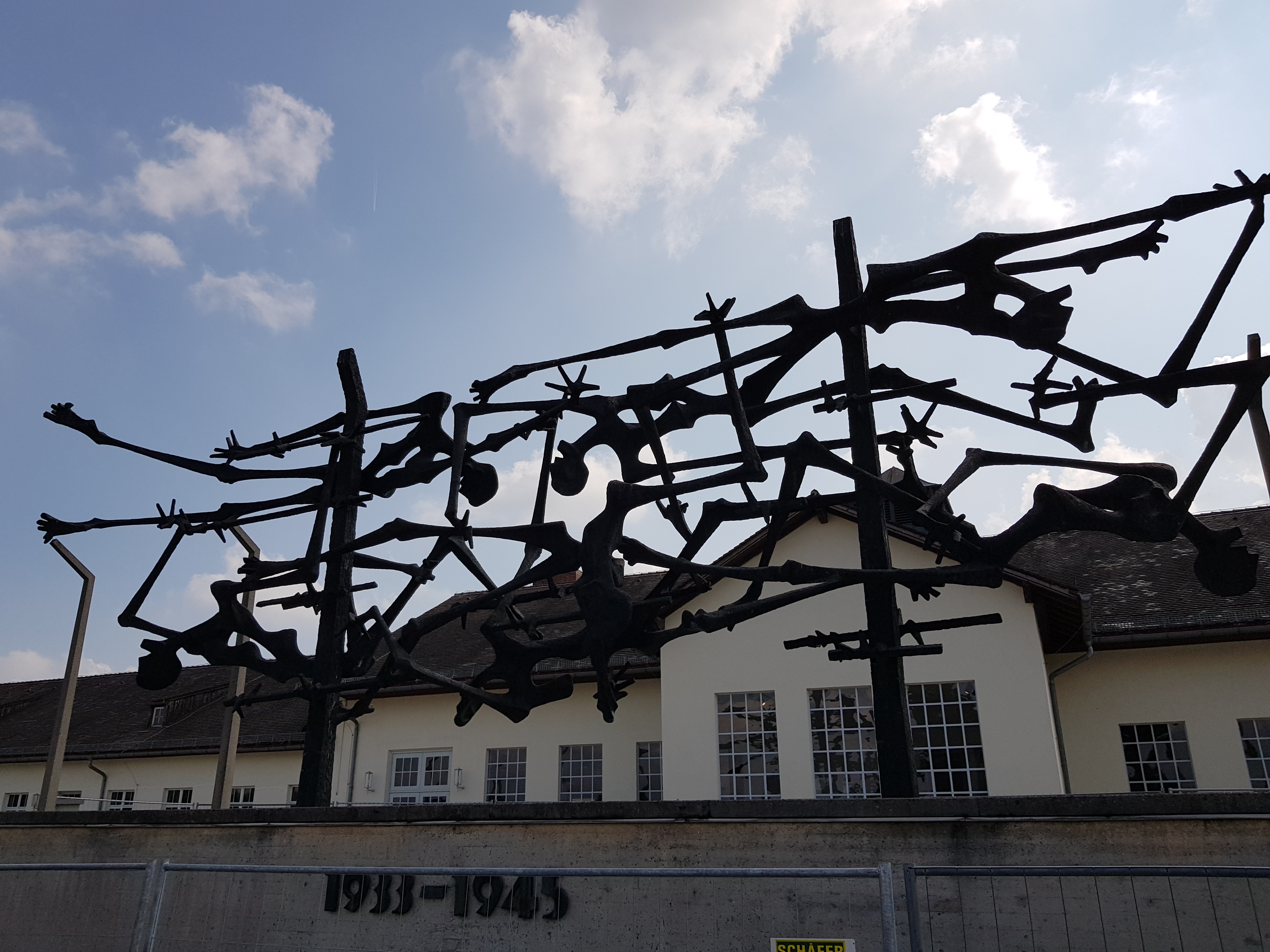 ミュンヘンからのダッハウ強制収容所プライベートツアー ガイド