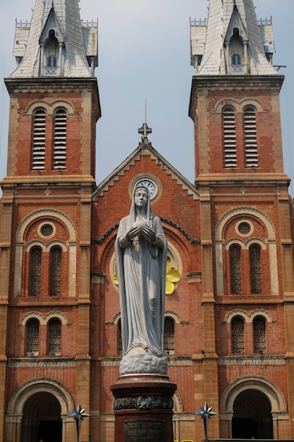 ホーチミン サイゴン大教会 修復工事中 2023年も修復工事継続中Fu