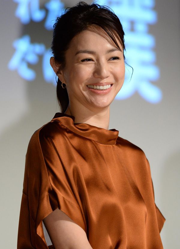 こんなにポニテが似合う４７歳いる？！井川遥 始球式→応援姿に「勝利の女神」「可愛すぎる」/芸能/デイリースポーツ online