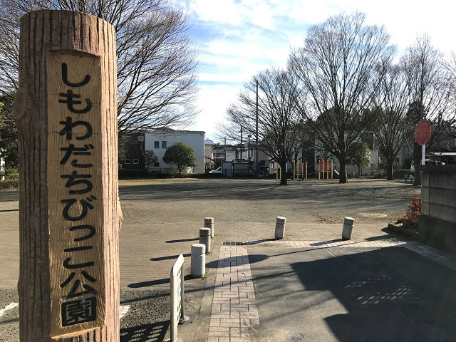 3月25日(月) 神奈川県南足柄市にある「花咲く里山」から。ここは個人所有の山にオーナー自身が花や木を植栽し、一般に公開している里山です。  その中で見頃を迎えているのが、ここ南足柄市大雄町固有の桜、「大雄紅桜」です。カンヒザクラとソメイヨシノの自然交配 