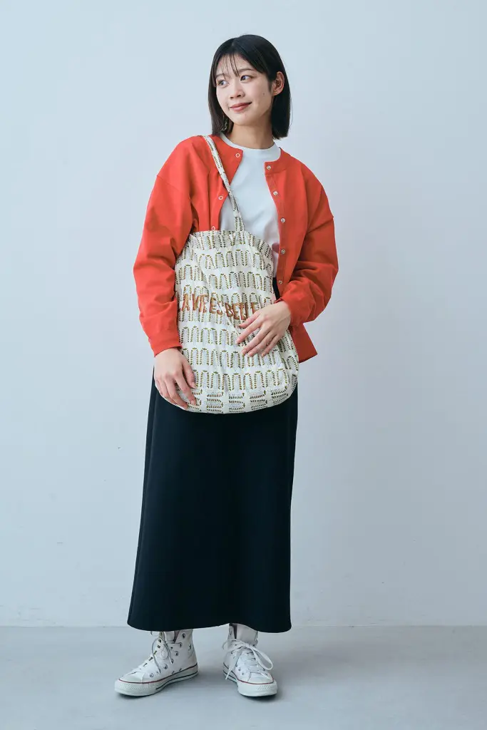 旅行コーデのポイントは動きやすさと着回し力！季節別おすすめの着こなし16選DROBE MAGAZINE - ファッションで素敵に、毎日を楽しく