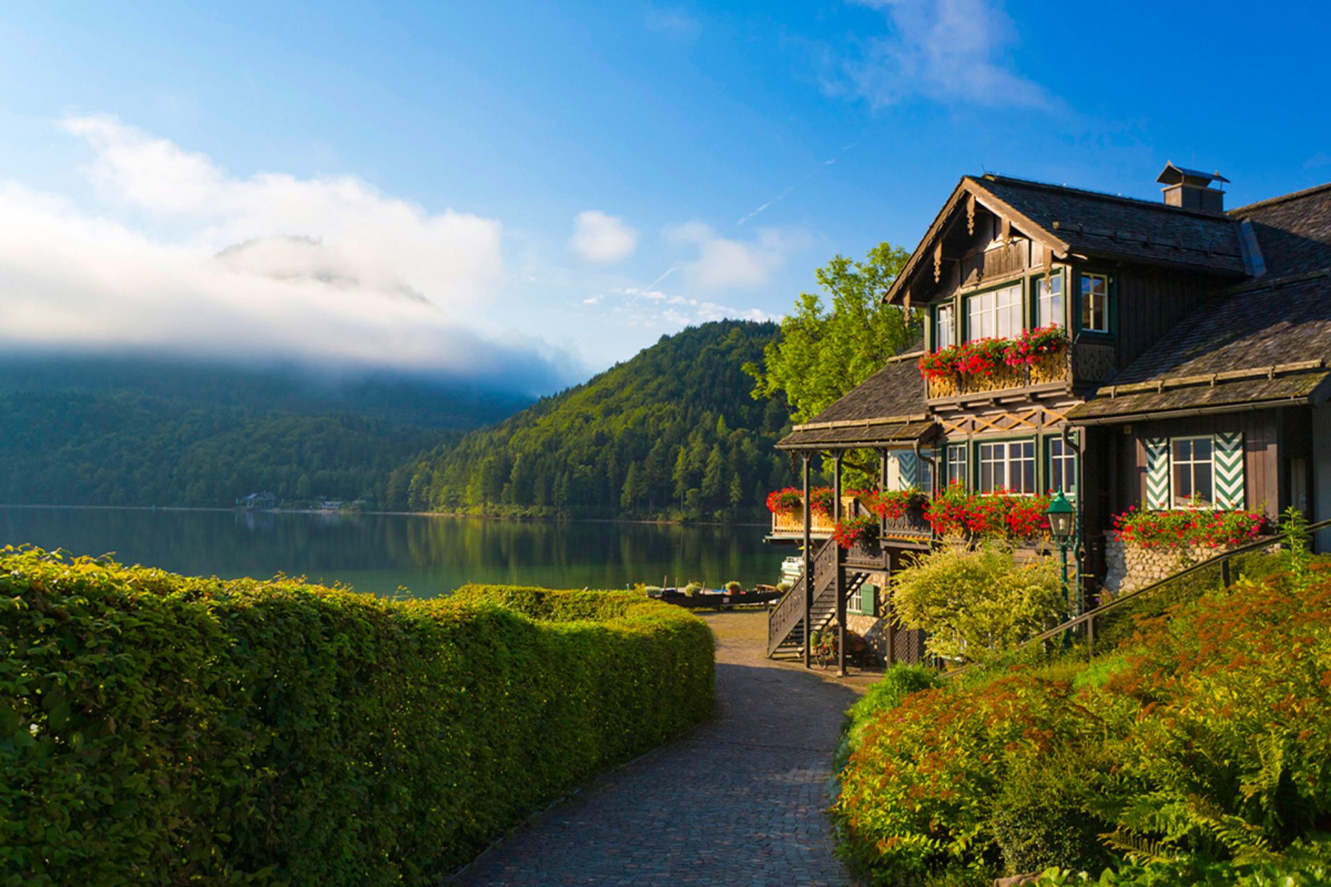 オーストリア観光・ハルシュタット世界一美しい湖畔の街を旅して