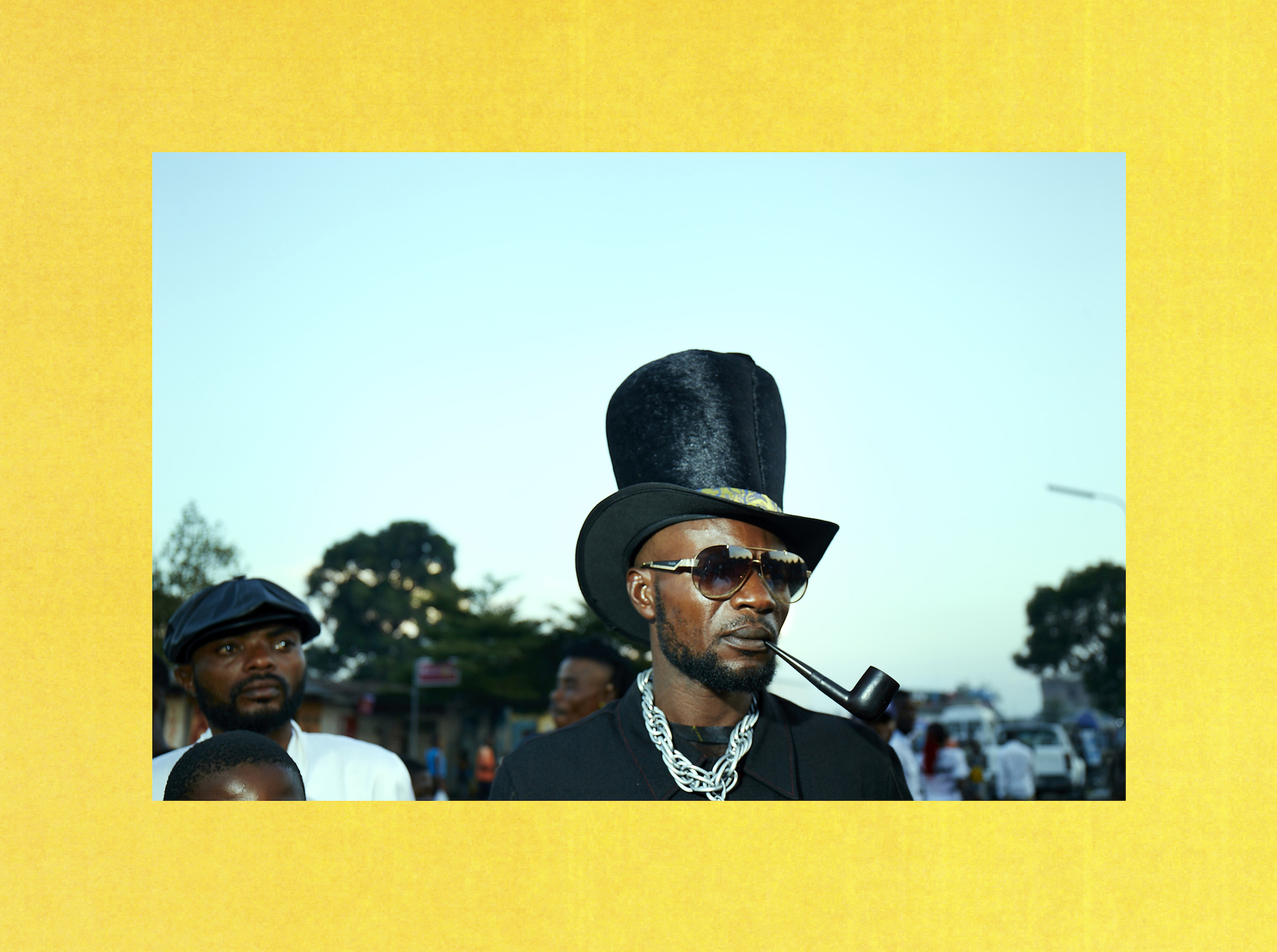 大丸が創業300周年企画、アフリカ・コンゴ「サプール」の写真展を開催。Vogue Japan