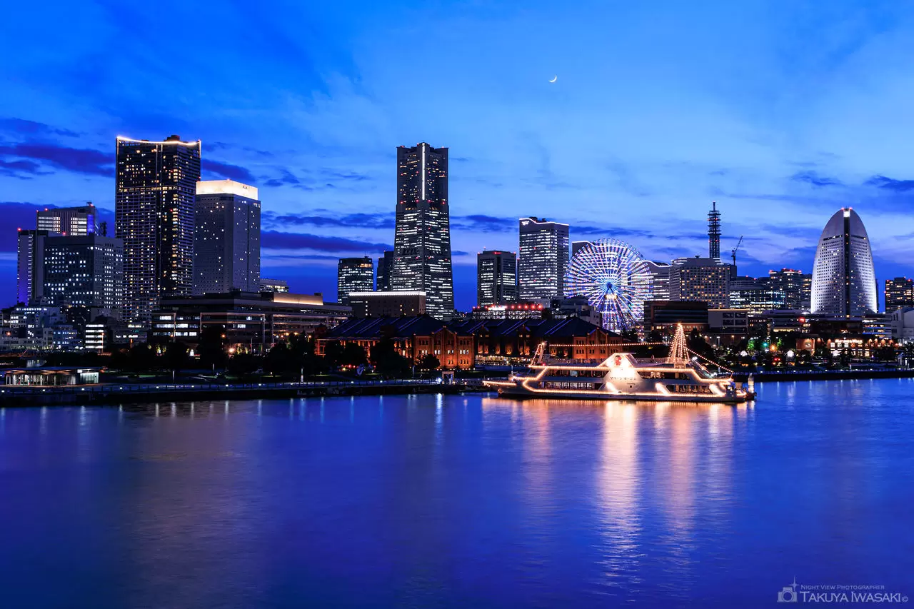 横浜港 大さん橋 国際客船ターミナルの夜景情報 行き方・入場料金・営業時間・景色