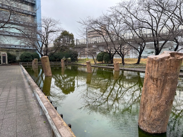 相模川には鎌倉時代の橋脚が残っている :: デイリーポータルZ