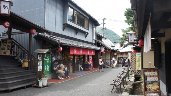 大分・由布院駅～湯の坪街道を散策！食べ歩きと観光が楽しい由布院めぐり楽天トラベル
