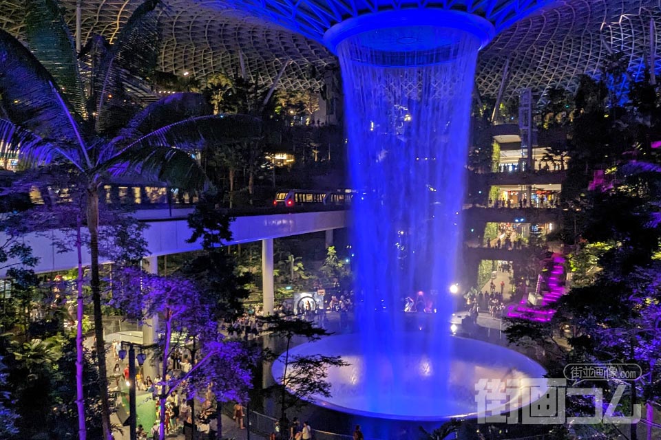 夜のJewelシンガポールナビ