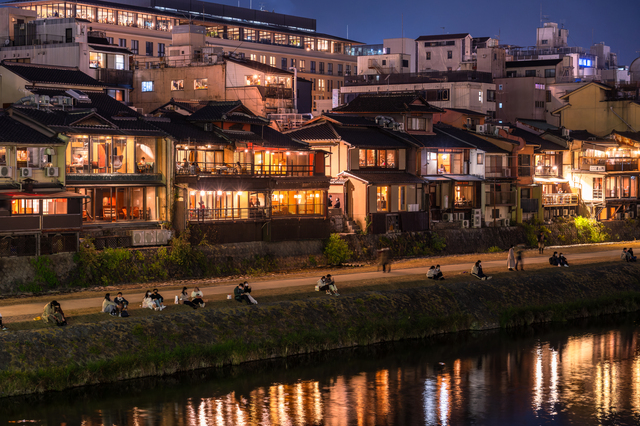 秋の京都祇園 白川南通の夜景 写真素材5676491- フォトライブラリ
