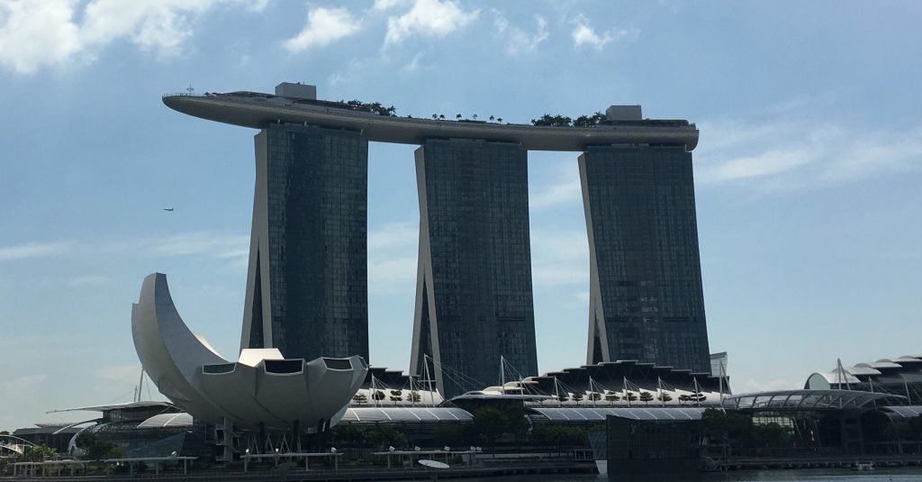 マリーナベイサンズが傾いてるって本当？最安の予約方法は？life designer