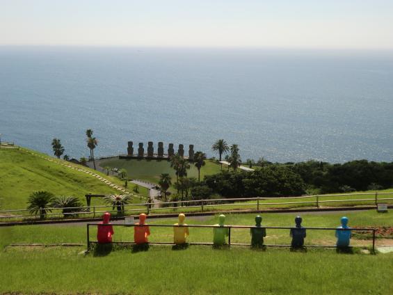 モアイ像だけではなく、レインボー7色のヴォワイアン像もあるサンメッセ日南 宮崎旅行記⑩笑顔を伝える旅ブログ