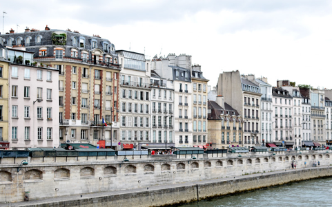 パリ生活 パリでアパルトマンを探すには？現在屋根裏部屋から引っ越したくて奮闘中です - YouTube