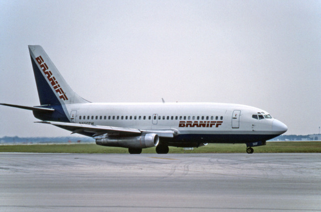 537575 Herpa Braniff