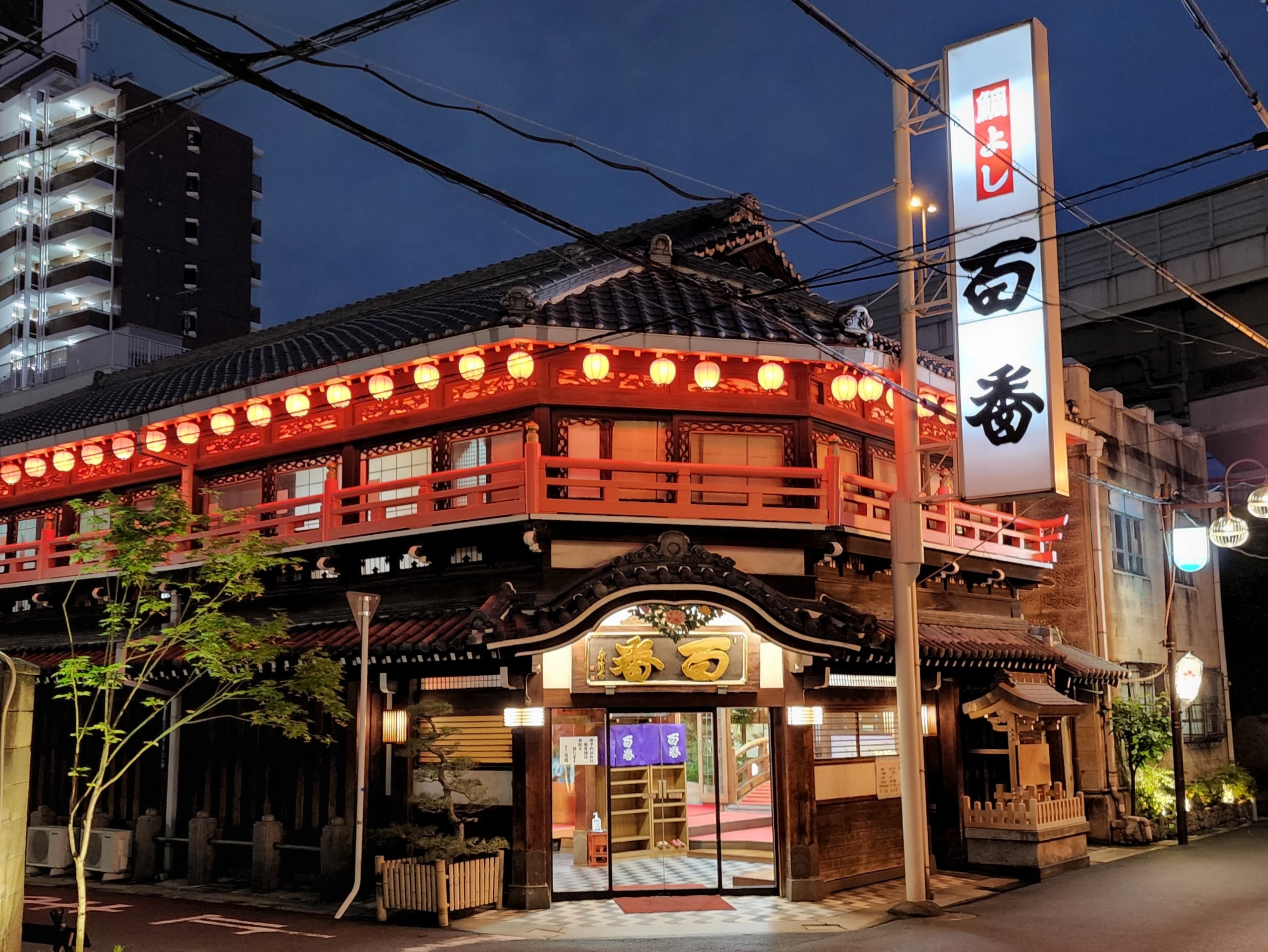 大阪・飛田新地 遊郭建築の絢爛、非日常にいざなう 気になるスポット -