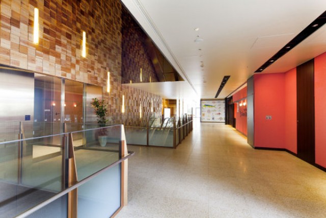 博多もつ鍋・やまや 飯田橋サクラテラス店 ::